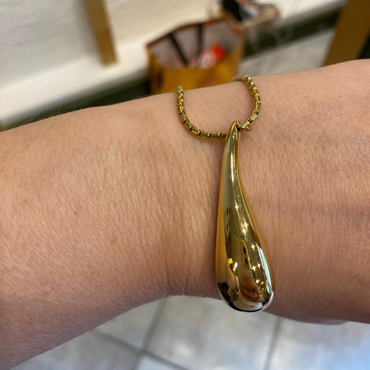 Collana con pendente in acciaio inossidabile color oro