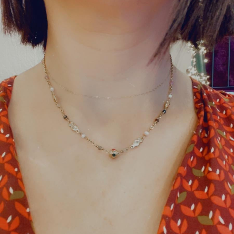 Collana con pietrine colorate in acciaio inossidabile