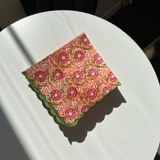 Tovagliolo color pesca in cotone indiano con bordo verde – stampa block