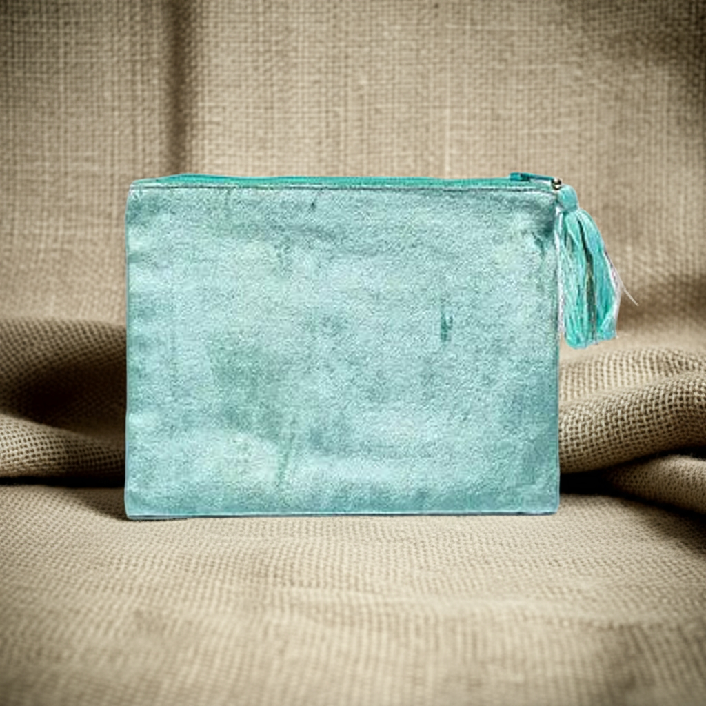 Pochette “Sole Luna” in velluto verde smeraldo ricamata a mano