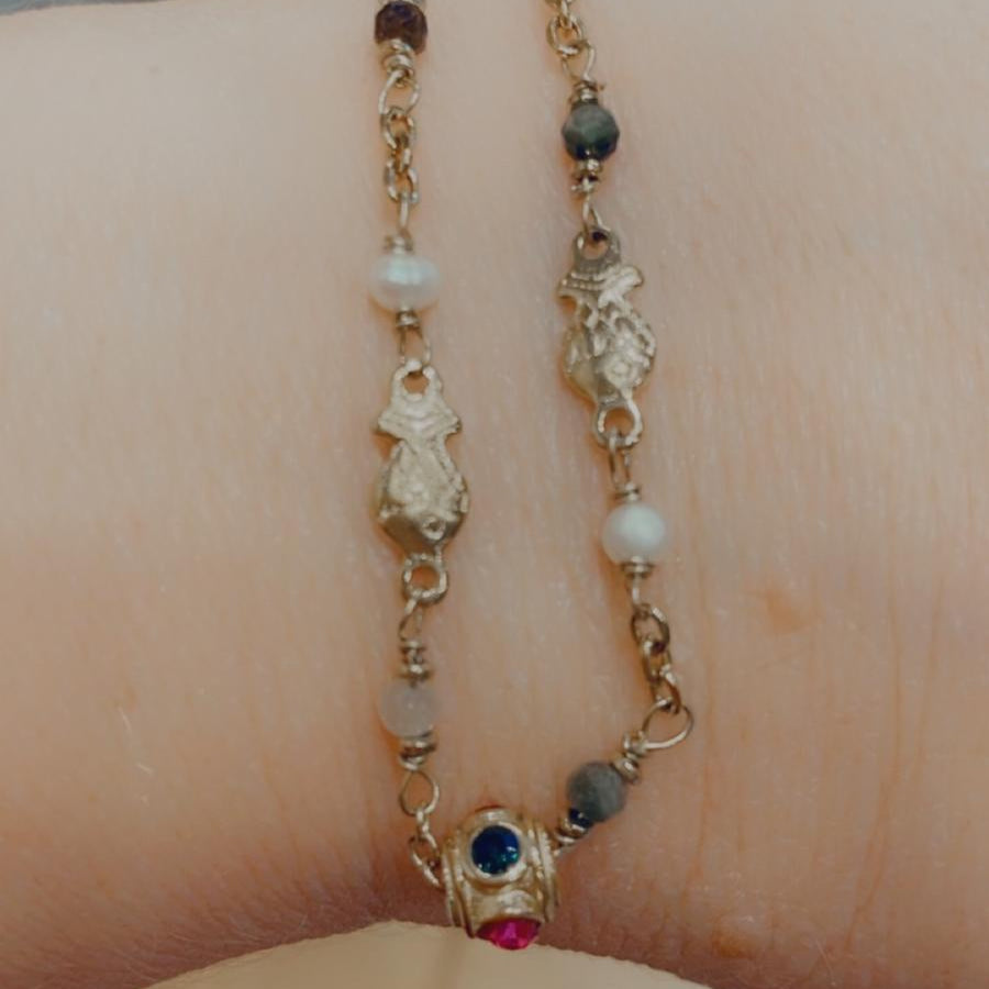 Collana con pietrine colorate in acciaio inossidabile